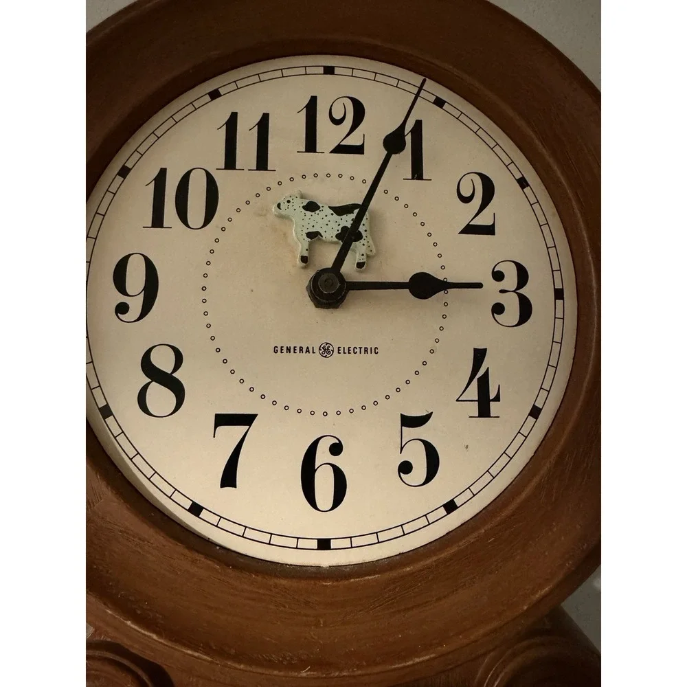 Vintage General Electric GE wall clock MODEL 2589 Cottage Core Kitschy Nice Cow